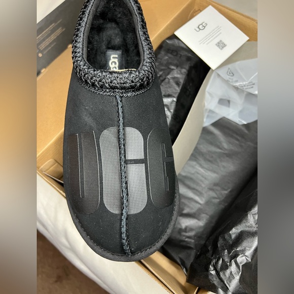 Men’s UGG slippers - Picture 4 of 13